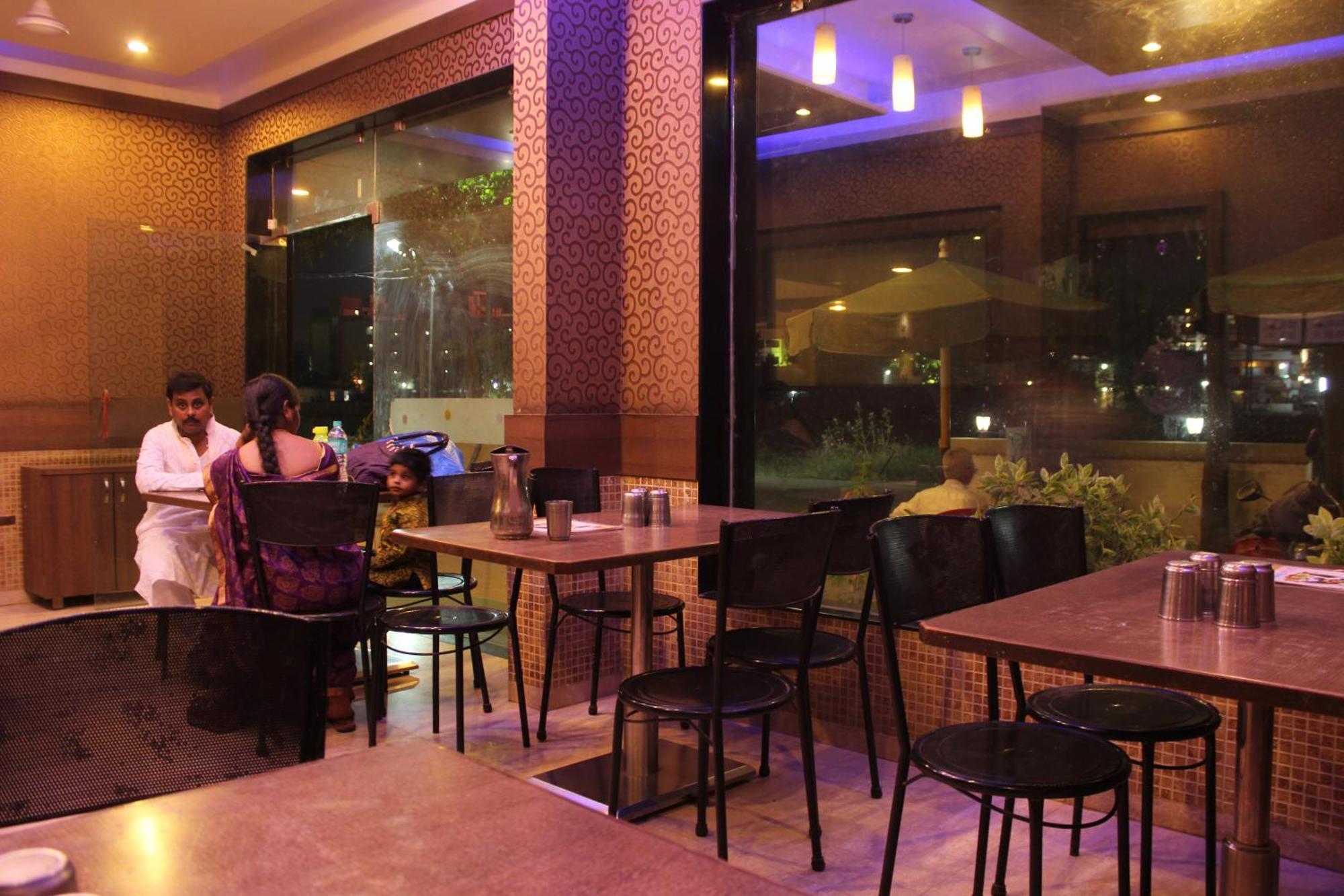 Hotel Laxmibai Palace Shirdi Luaran gambar