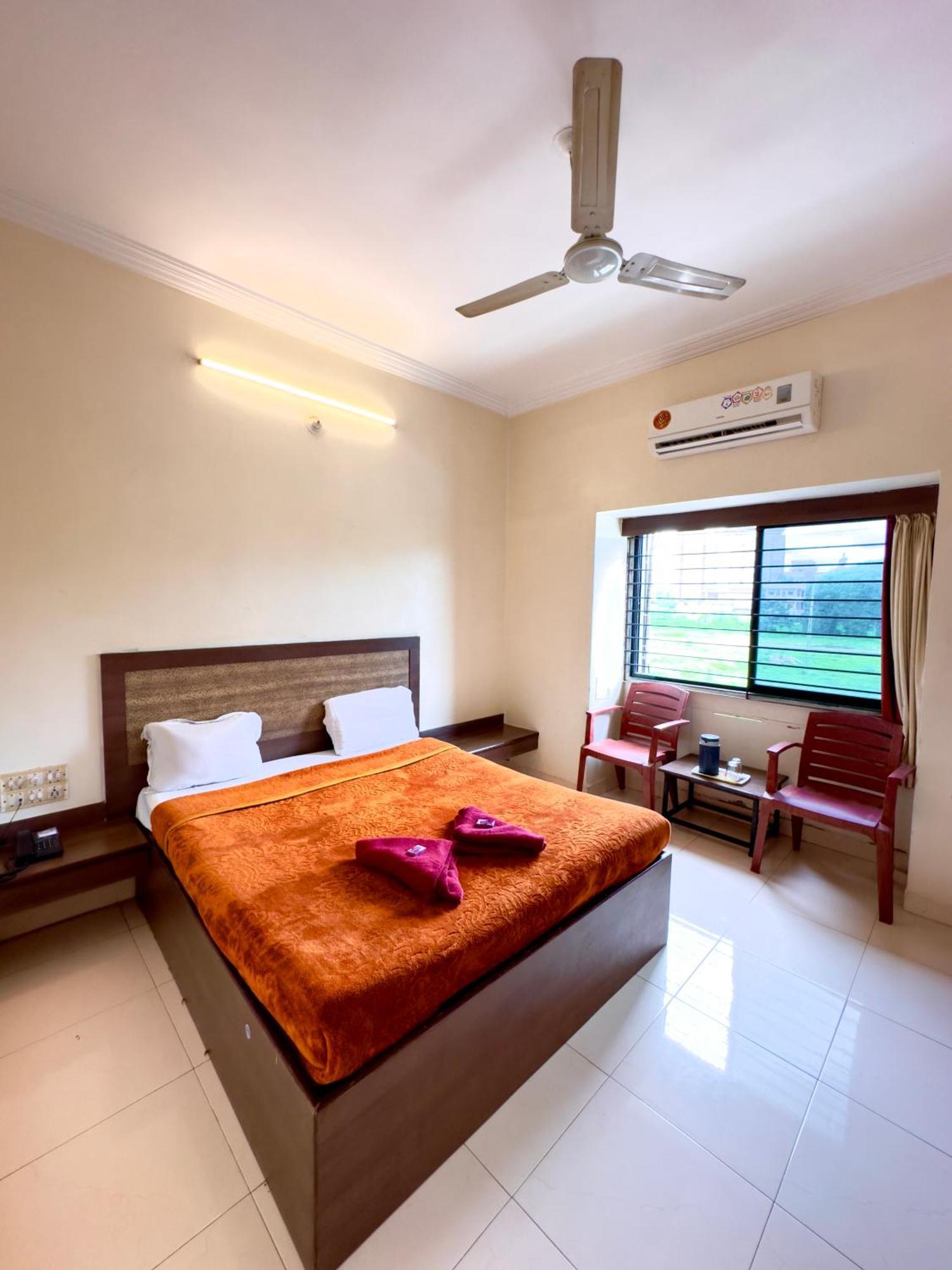 Hotel Laxmibai Palace Shirdi Luaran gambar
