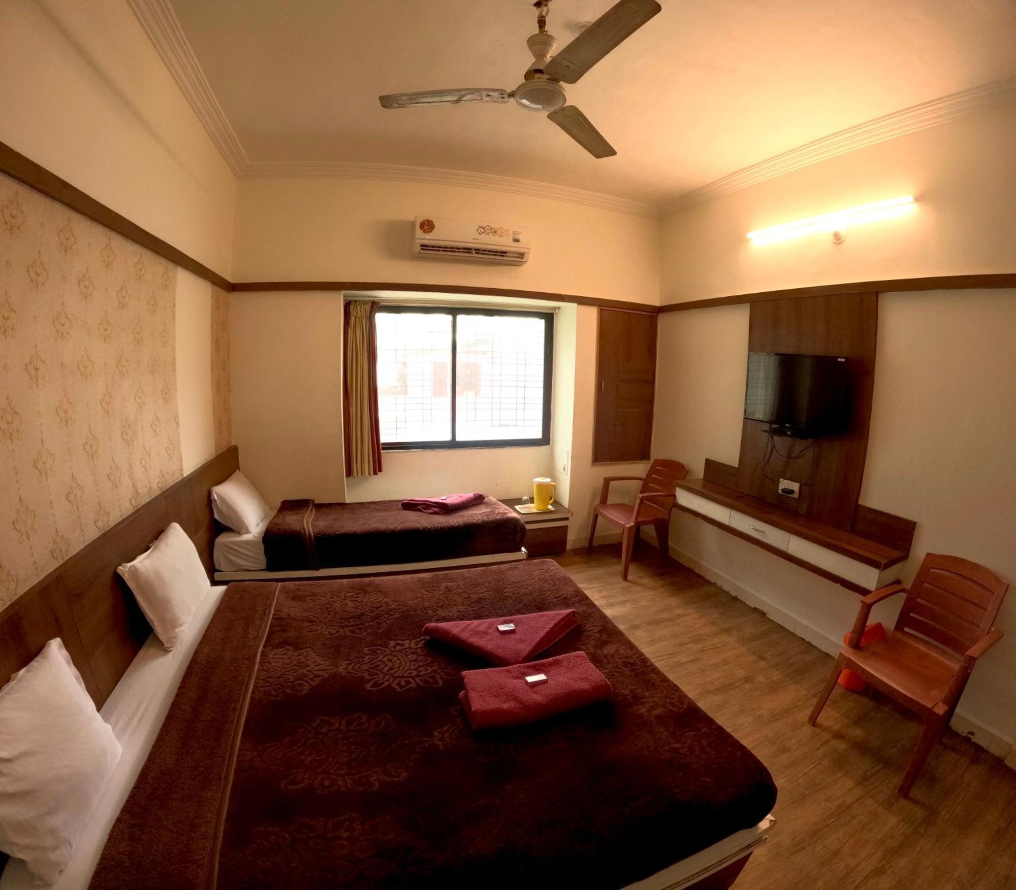 Hotel Laxmibai Palace Shirdi Luaran gambar